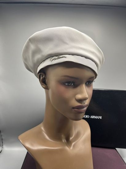 GIORGIO ARMANI - Lot de 4 chapeaux dont collection...