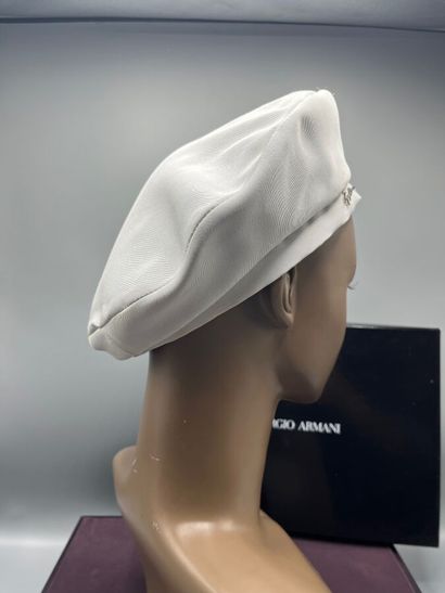 GIORGIO ARMANI - Lot de 4 chapeaux dont collection...