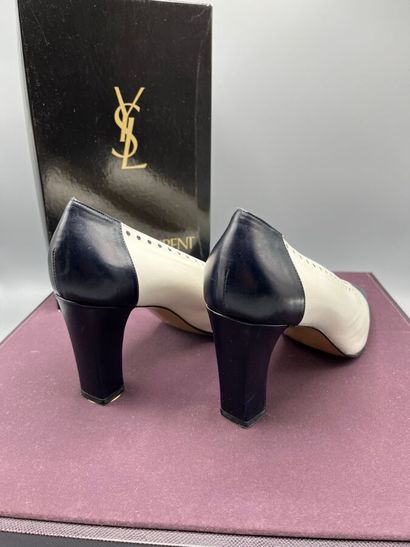 YVES SAINT LAURENT - Court shoes. 1990s.

Two-tone...