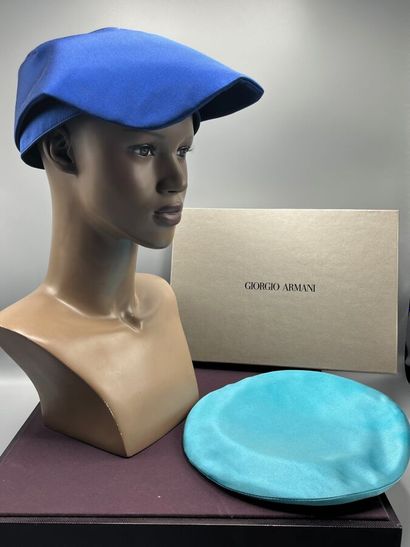 GIORGIO ARMANI - vers 2010 - Lot de 2 chapeaux.

Modèle...
