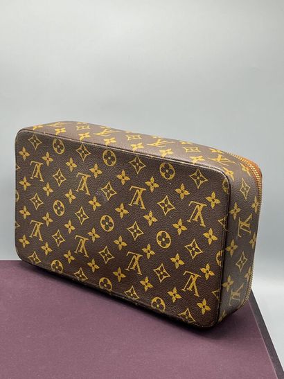 LOUIS VUITTON - Housse de protection.

Réalisée...