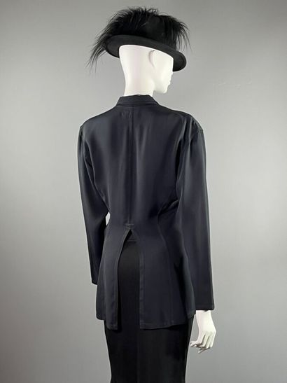 YOHJI YAMAMOTO - long black jacket - T M

Cut...