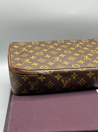 LOUIS VUITTON - Housse de protection.

Réalisée...