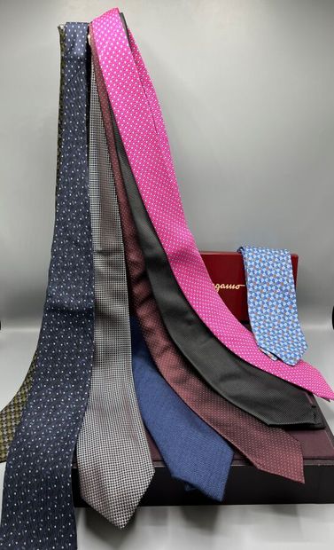 Lot de 8 cravates de luxe dont :

-SALVATORE...