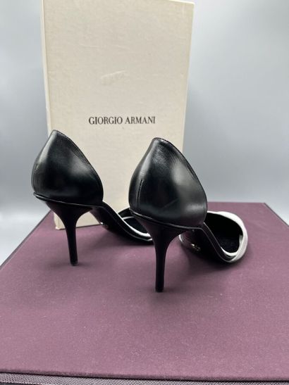 GIORGIO ARMANI - Collection 2009 - Escarpins.

Modèle...