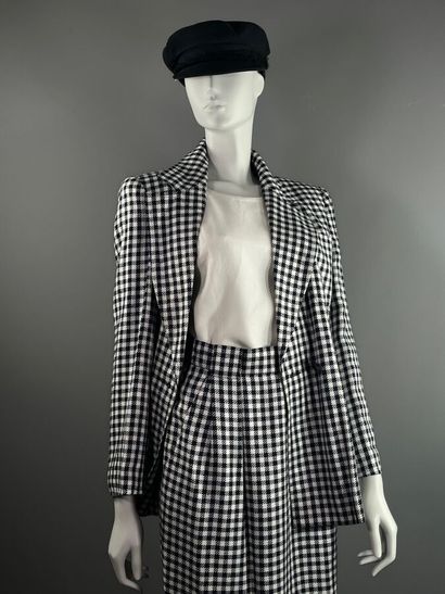 JEAN LOUIS SCHERRER Boutique - Tailleur jupe.

Le...