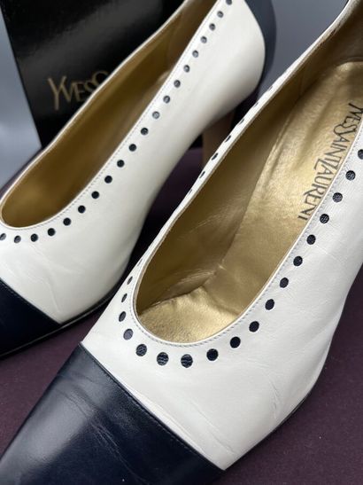 YVES SAINT LAURENT - Court shoes. 1990s.

Two-tone...