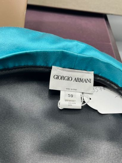 GIORGIO ARMANI - vers 2010 - Lot de 2 chapeaux.

Modèle...