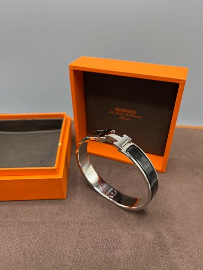 HERMÈS Paris - Bracelet CLIC HH.

Le modèle...