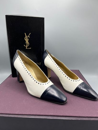 YVES SAINT LAURENT - Court shoes. 1990s.

Two-tone...