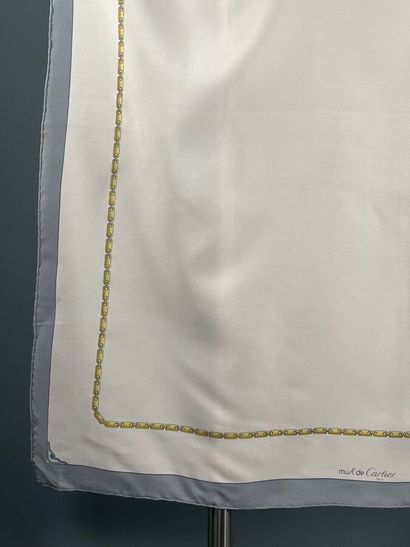 MUST by CARTIER - Silk square.

Gold mesh...