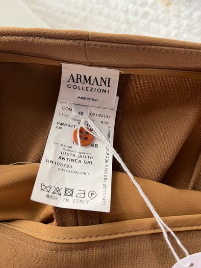 GIORGIO ARMANI - veste / tunique et pantalon.

Modèle...