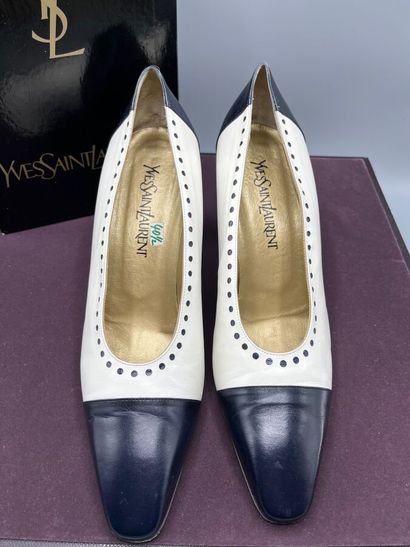 YVES SAINT LAURENT - Court shoes. 1990s.

Two-tone...