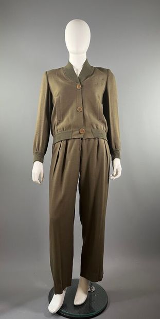 GIORGIO ARMANI - Ensemble pantalon.

Le modèle...