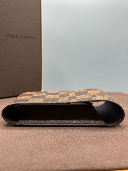 LOUIS VUITTON - Étui à cigarettes.

Le modèle...