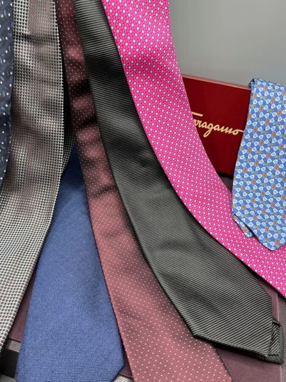 Lot de 8 cravates de luxe dont :

-SALVATORE...