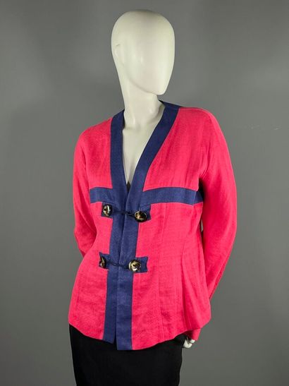 GIORGIO ARMANI - Veste.

Modèle taillé dans...