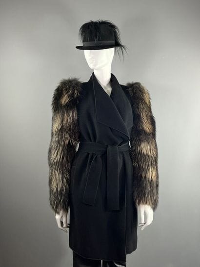 EMILIO PUCCI - Coat - 38
This model is cut...