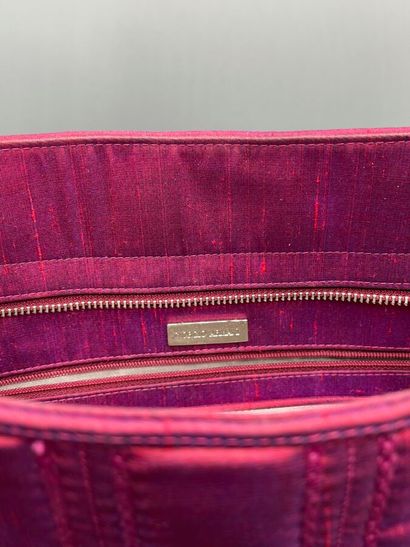 GIORGIO ARMANI - Sac.

Modèle réalisé en...
