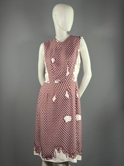LOUIS VUITTON - Robe.

Le modèle est taillé...