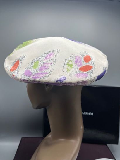 GIORGIO ARMANI - Lot de 4 chapeaux dont collection...