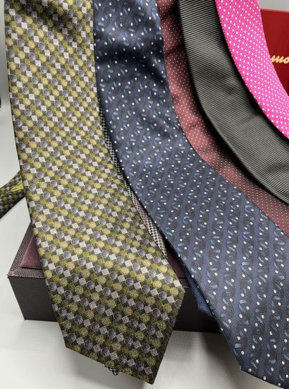 Lot de 8 cravates de luxe dont :

-SALVATORE...