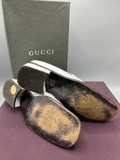 GUCCI - Mocassins.

Le modèle est réalisé...