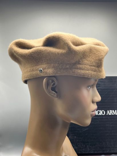 GIORGIO ARMANI - Lot de 4 chapeaux des années...