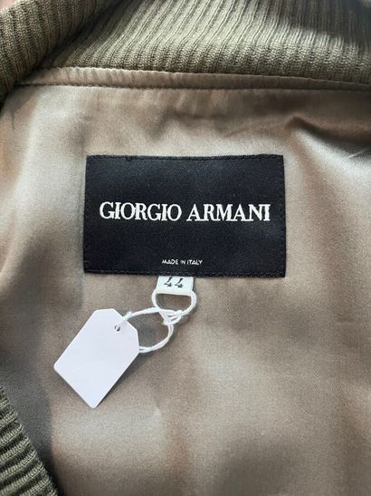 GIORGIO ARMANI - Ensemble pantalon.

Le modèle...