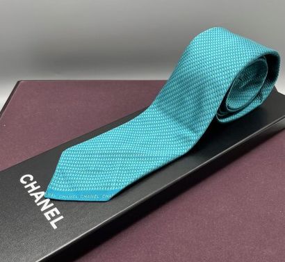 CHANEL - Cravate.

Modèle réalisé en soie...