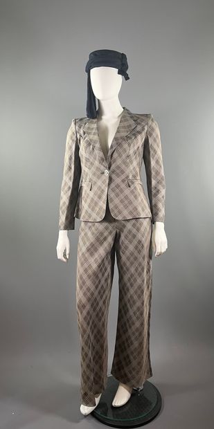 GIORGIO ARMANI - Tailleur pantalon. 

L'ensemble...