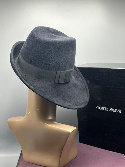 GIORGIO ARMANI par Philip Treacy - Collection...
