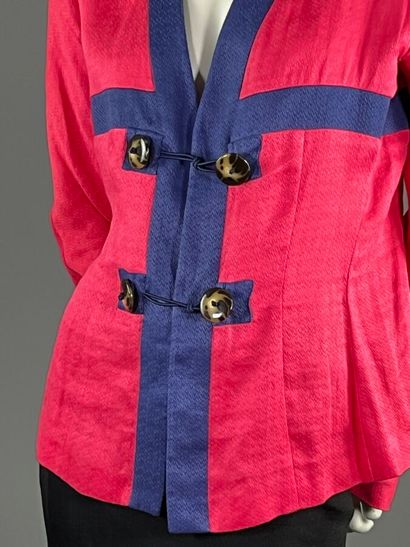 GIORGIO ARMANI - Veste.

Modèle taillé dans...