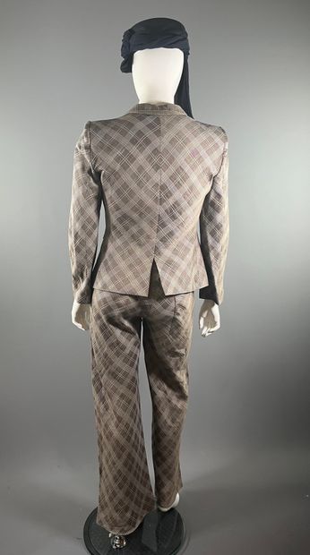 GIORGIO ARMANI - Tailleur pantalon. 

L'ensemble...