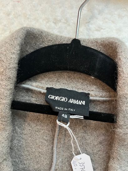 GIORGIO ARMANI - Veste et pantalon.

Le modèle...