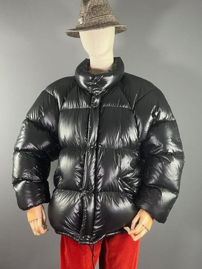 MONCLER - Doudoune.

Le modèle est taillé...