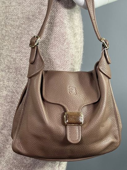 LOEWE - Sac GRENADE

Le modèle est taillé...
