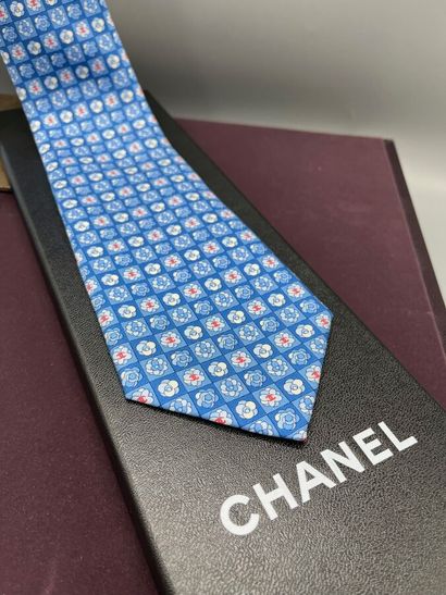 CHANEL - Cravate.

Modèle réalisé en twill...