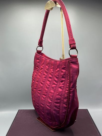 GIORGIO ARMANI - Sac.

Modèle réalisé en...