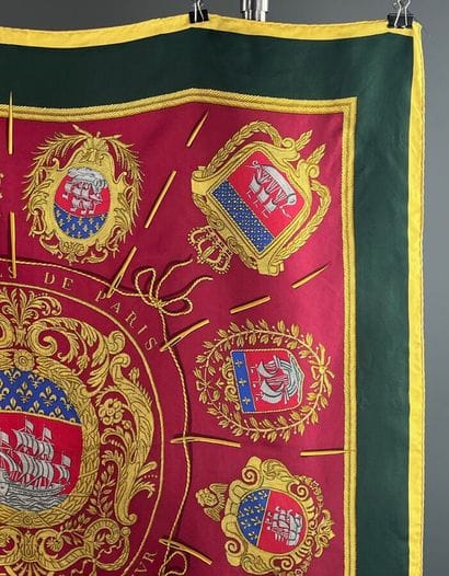 HERMÈS Paris - Carré de soie - Les armes...