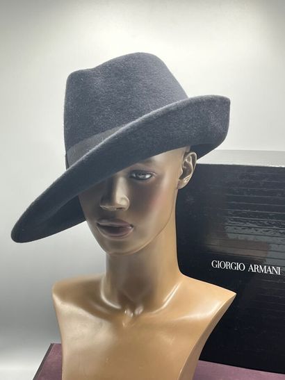 GIORGIO ARMANI par Philip Treacy - Collection...
