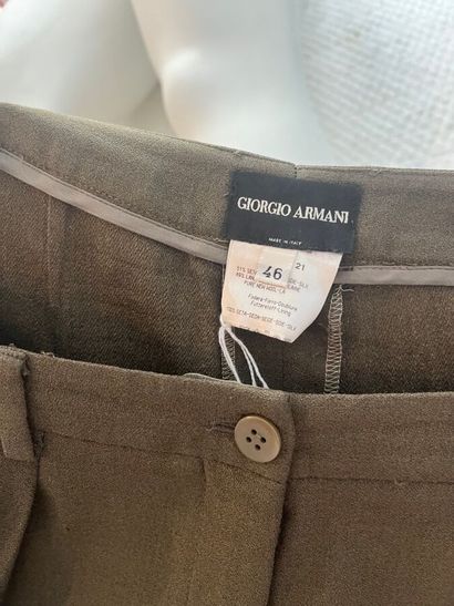 GIORGIO ARMANI - Ensemble pantalon.

Le modèle...