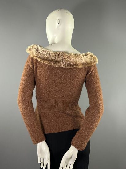 BLUMARINE - Pull.

Modèle réalisé en cachemire...