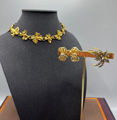 Lot de bijoux fantaisie comprenant :

-Collier...