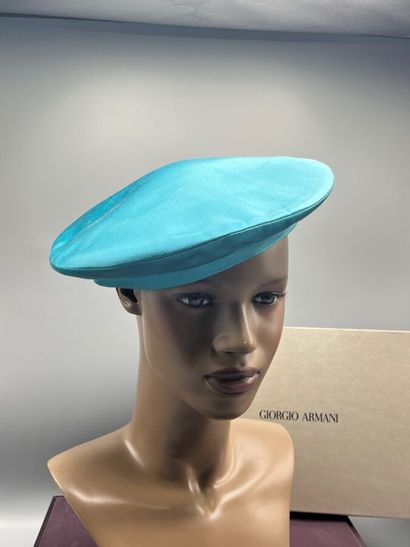 GIORGIO ARMANI - vers 2010 - Lot de 2 chapeaux.

Modèle...