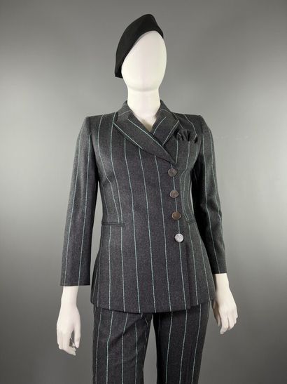 GIORGIO ARMANI - Tailleur pantalon.

L'ensemble...