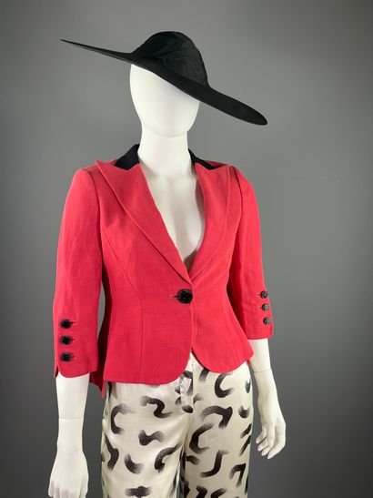 GIORGIO ARMANI - Veste et pantalon.

Le modèle...