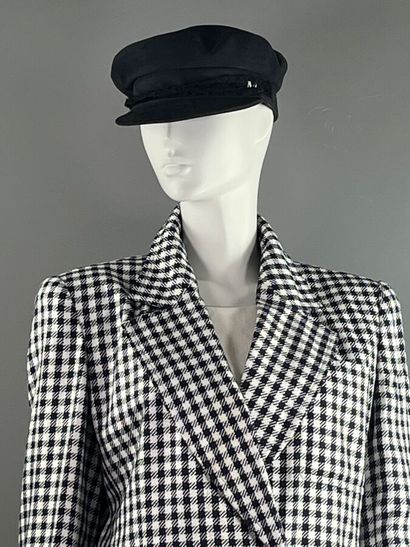 JEAN LOUIS SCHERRER Boutique - Tailleur jupe.

Le...