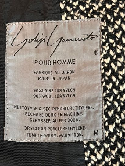 YOHJI YAMAMOTO - Veste pour homme.

Le modèle...