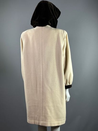 YVES SAINT LAURENT Rive-Gauche - Coat

Cut...